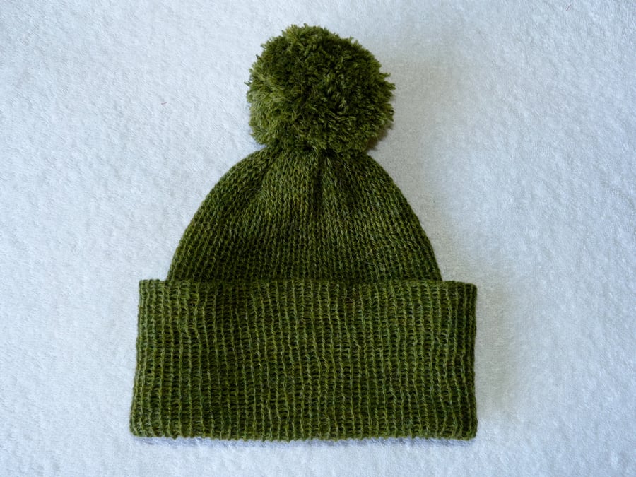 Bobble Hat in Pure Wool with Large Pompom. Green.