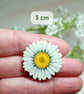 Daisy Brooch, Personalised Flower Pin, April Birth Flower, Handmade Gift - Image 4