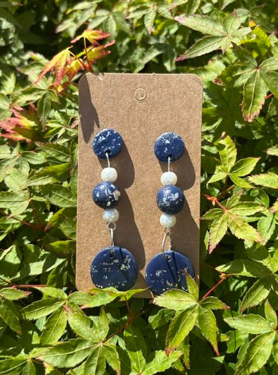 Chic Navy and Cream Pearl Shimmer Drop Earrings