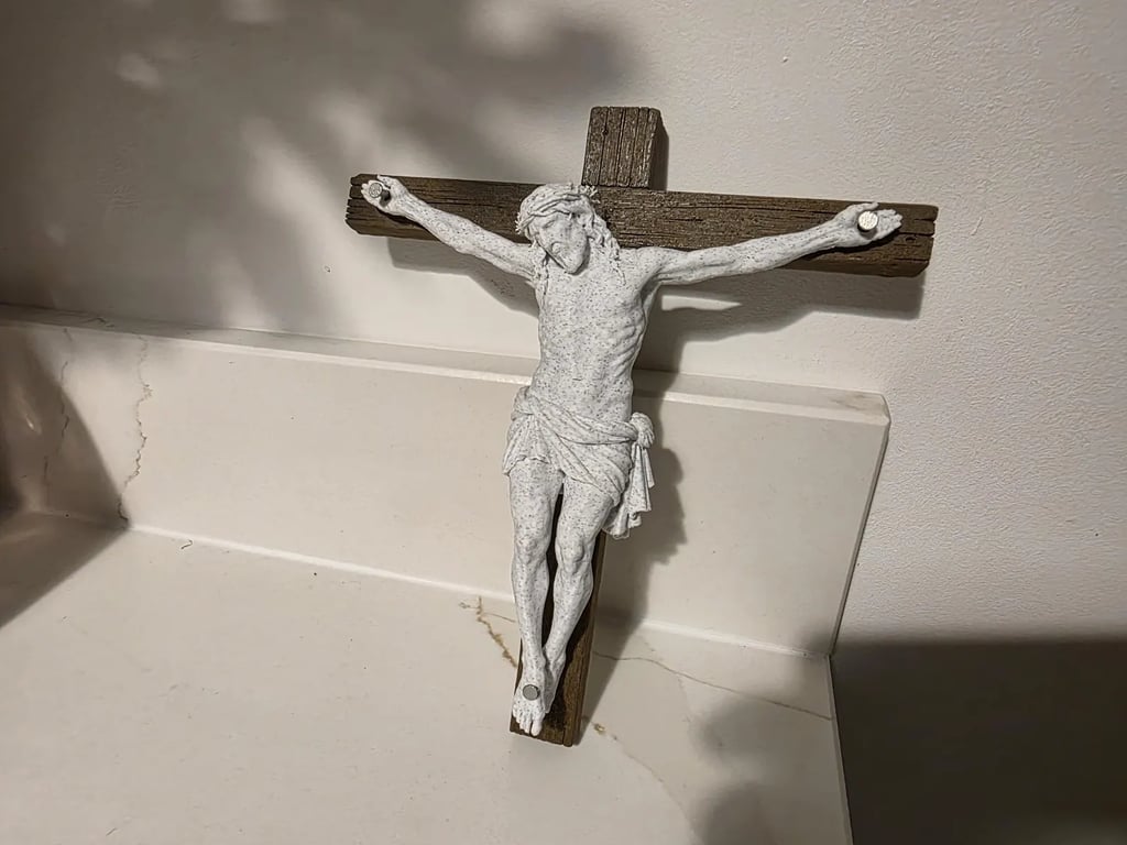 Jesus Christ Crucifix Marble Effect PLA Figure Black Walnut Wood Effect Cross