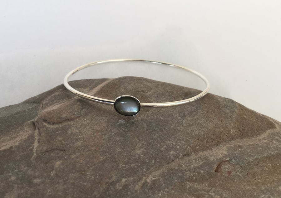 Silver Bangle with Black Lipped Pearl