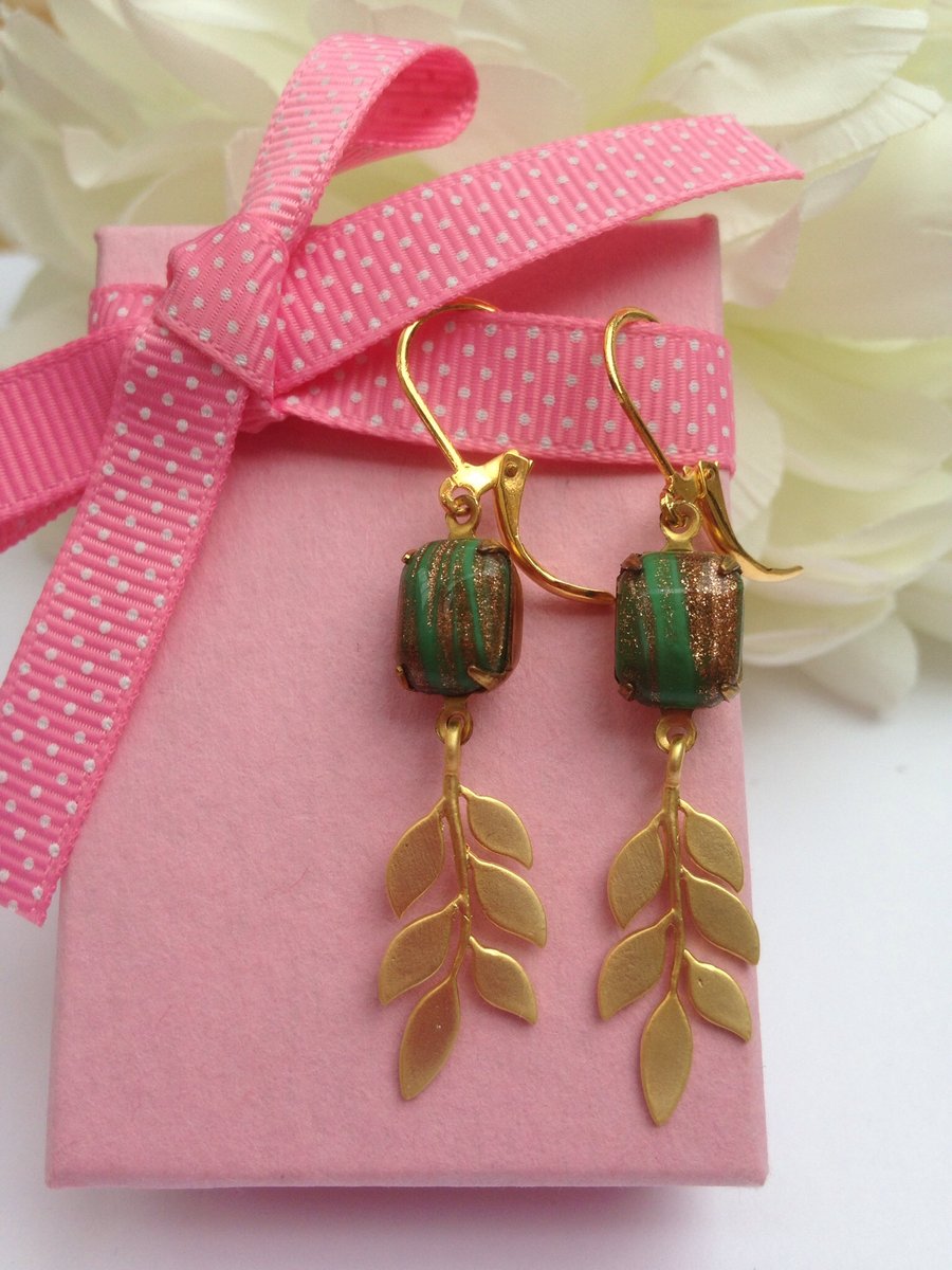 Vintage Aventurina glass earrings. Green and gold.