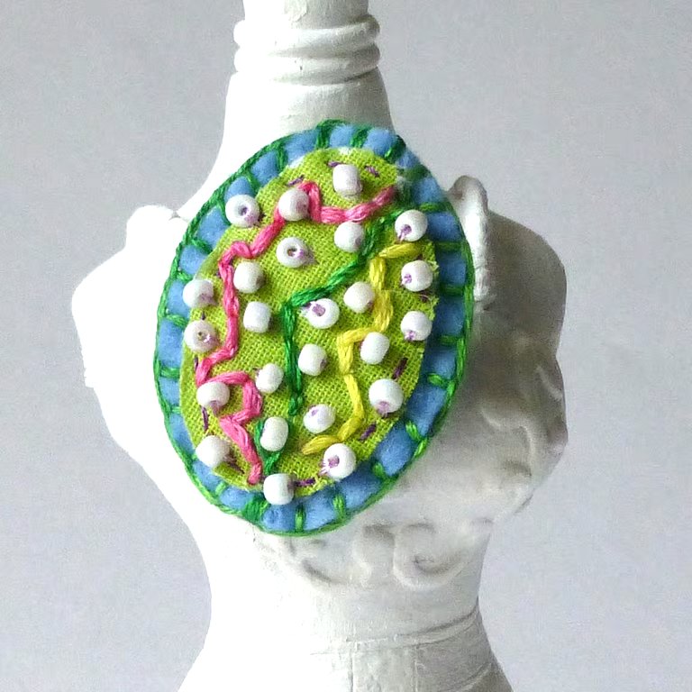 Brooch pin, oval, beaded, fabric, Edith