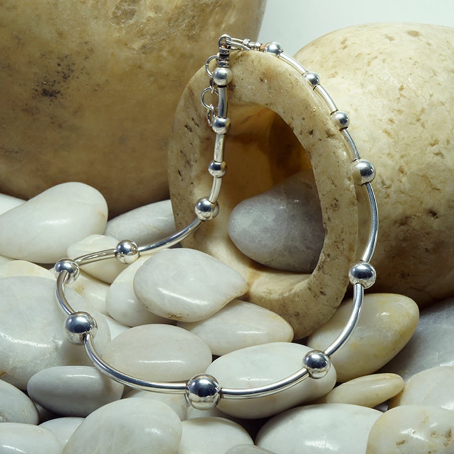 " Silver Moon " .......Graded Silver Sphere Necklace