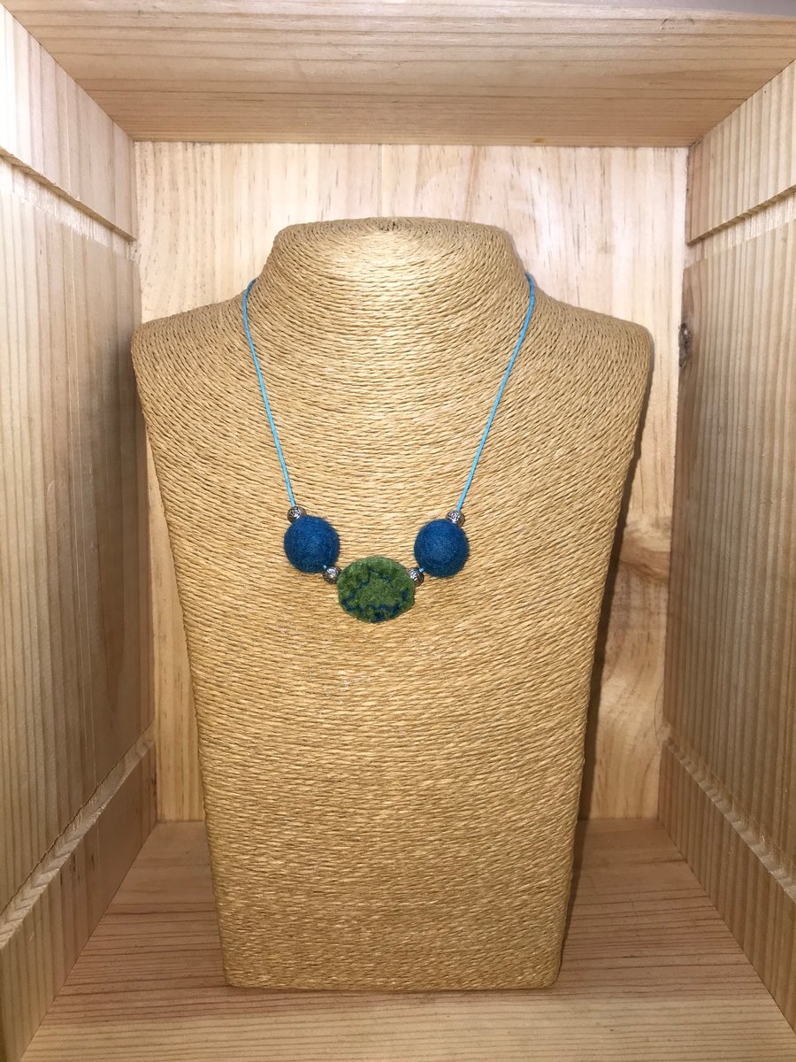Felt Necklace. (612)