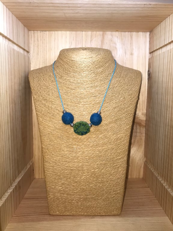 Felt Necklace. (612)