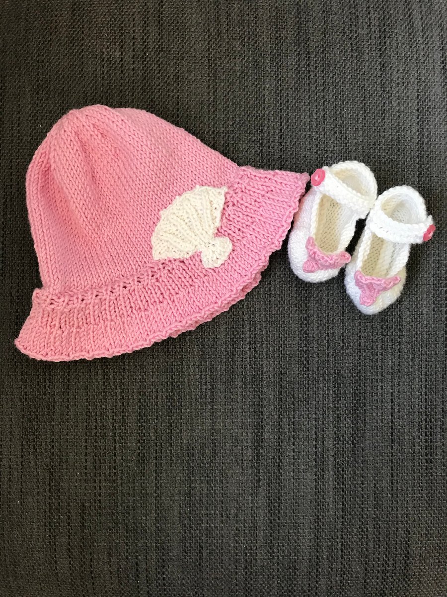 Pink sunhat and shoes for a baby