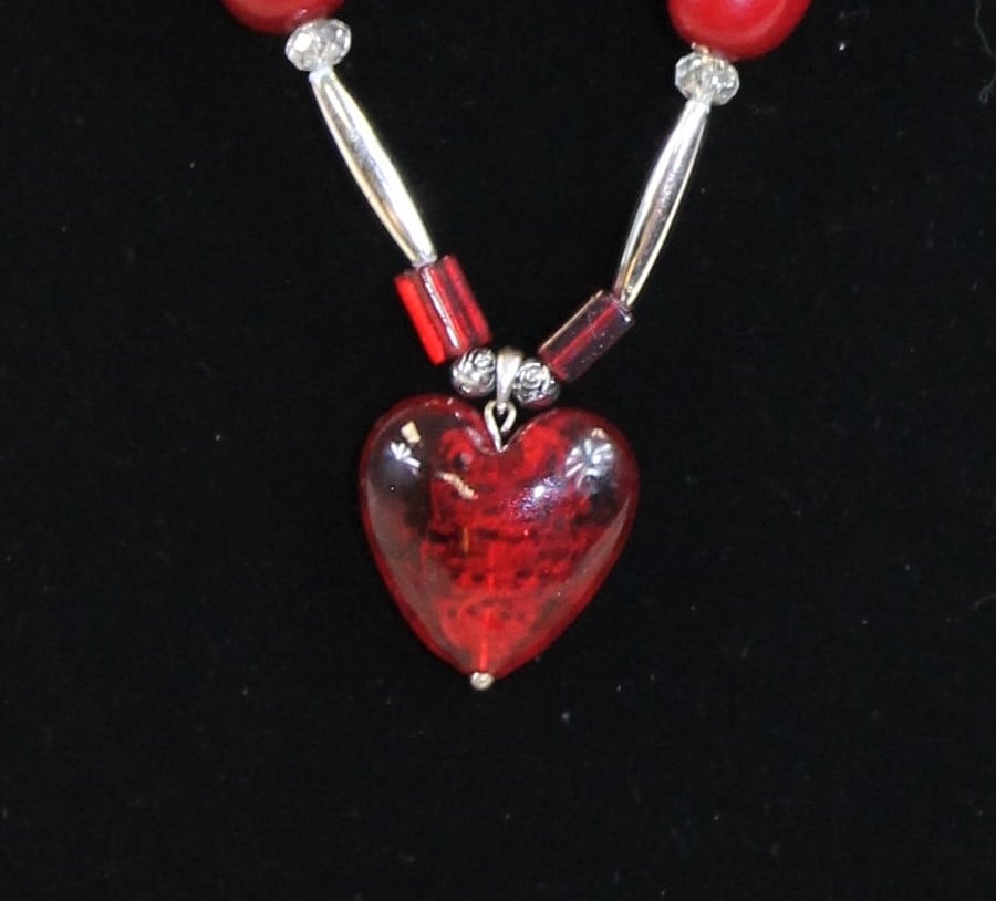 EL22 - Red Glass Heart Pendant Necklace