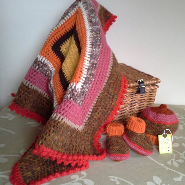 Hand Crotched Baby Blanket, Hand Knitted Bootees & Hat Set with wool 0-6 months 