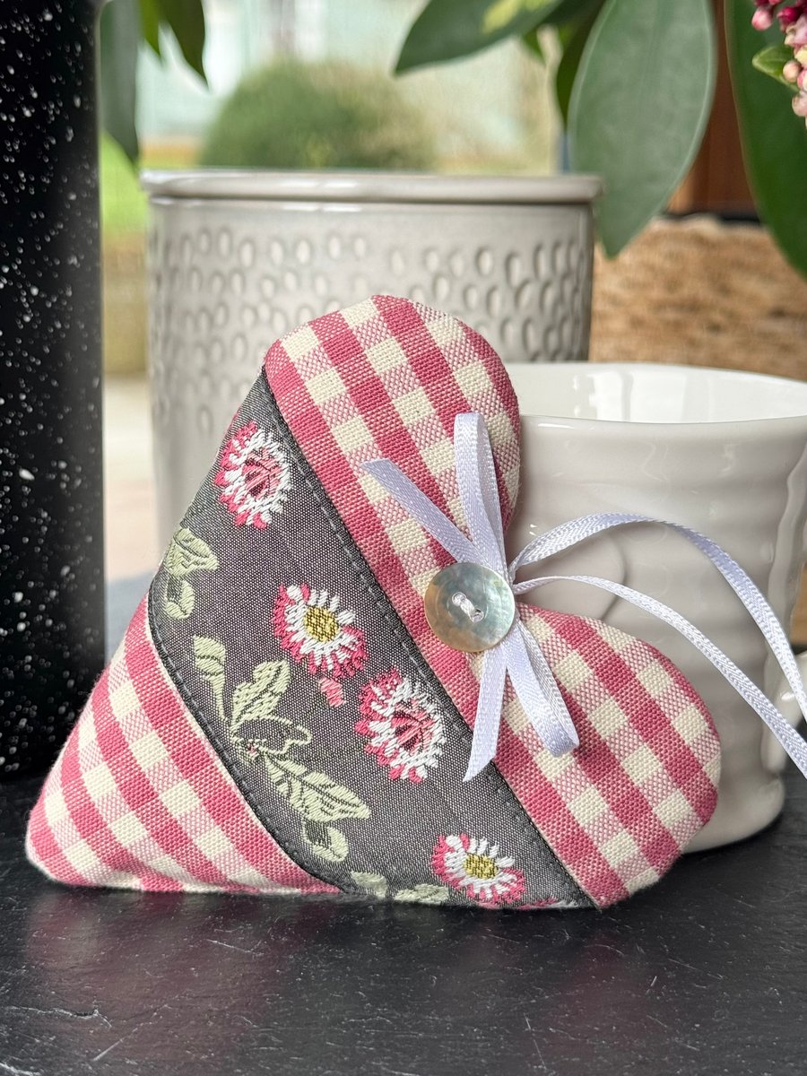 WILD DAISY HEART - fabric heart decoration - with lavender, pink gingham
