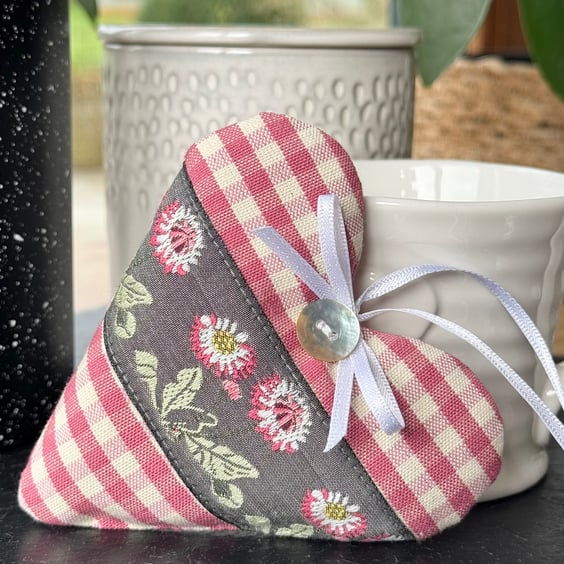 WILD DAISY HEART - fabric heart decoration - with lavender, pink gingham