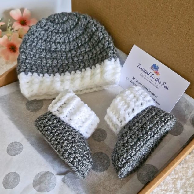 Crochet Baby Hat and Booties Set – Newborn Baby Gift