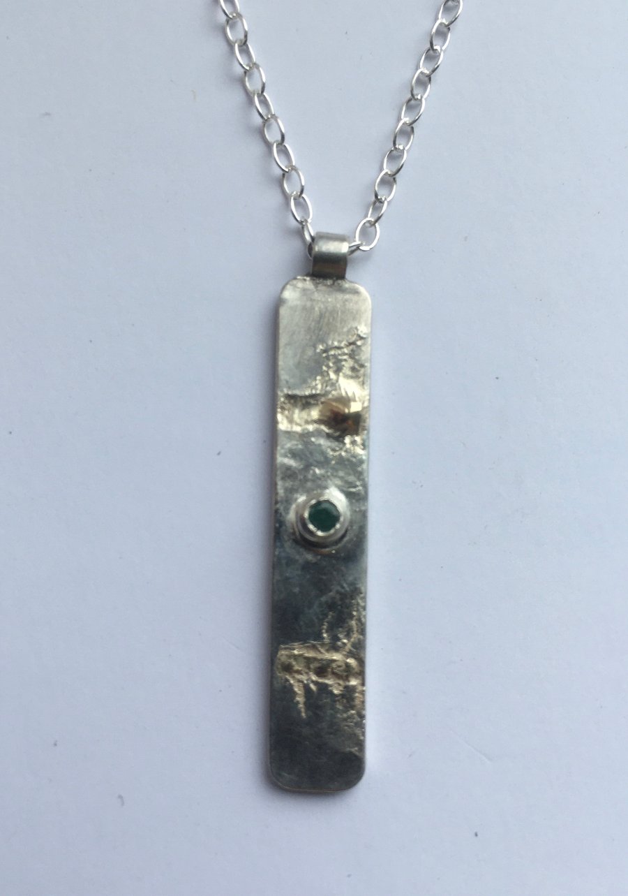 Emerald grounding pendant 