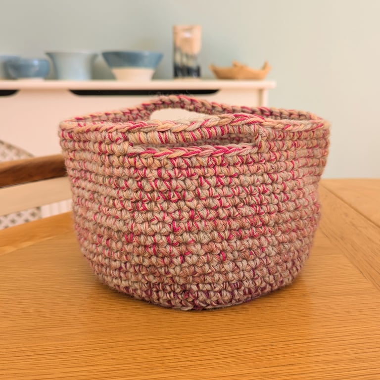 Summer seconds - Crochet project bag in pink yarns