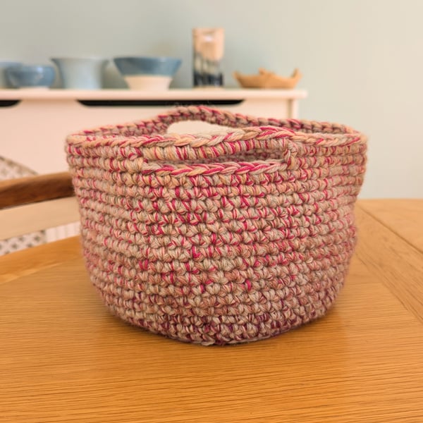 Summer seconds - Crochet project bag in pink yarns