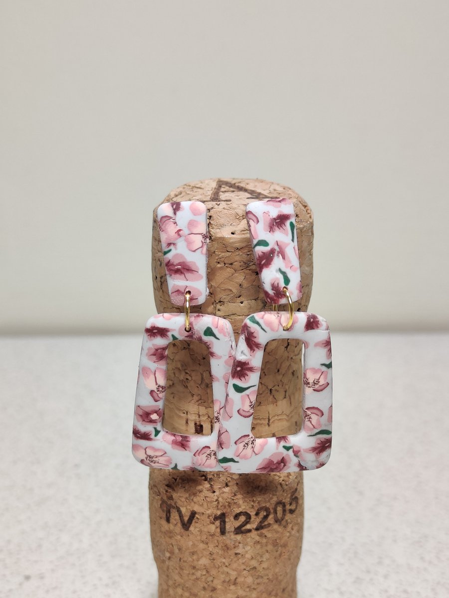 Spring floral hollow pebble dangle earrings 