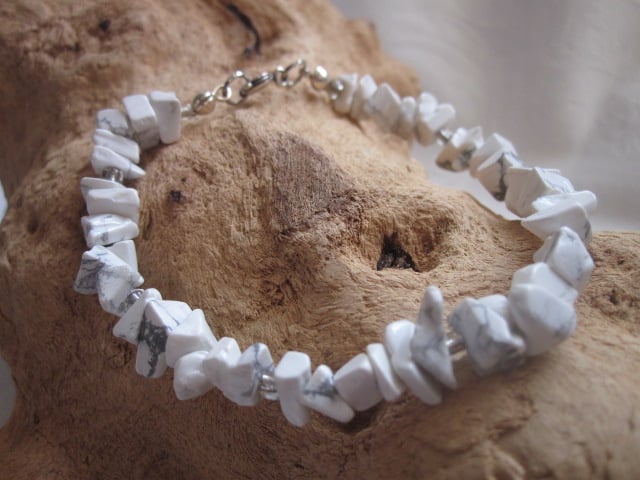 White Howlite Chip Gemstone Bracelet