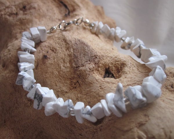 White Howlite Chip Gemstone Bracelet