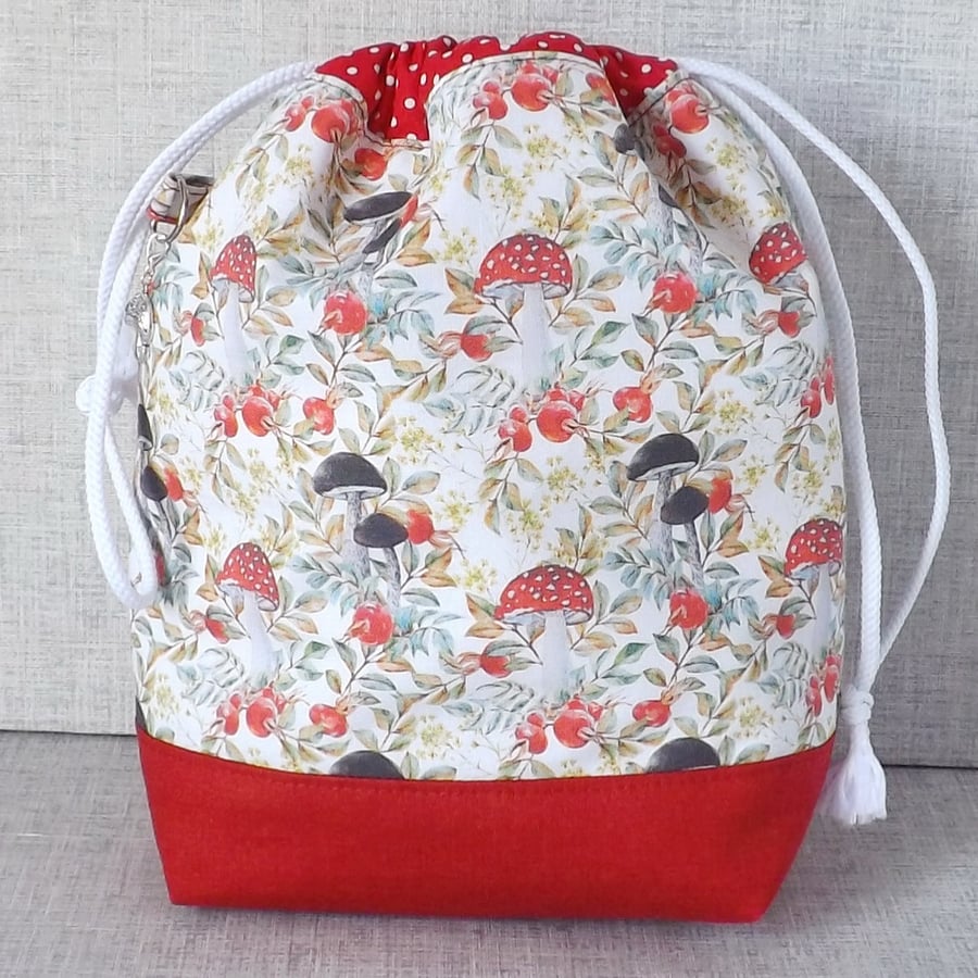Project bag, drawstring bag, mushrooms. 