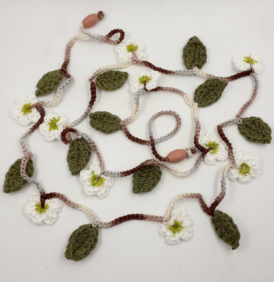Crochet  White Blossom Garland 