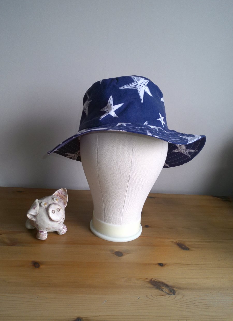 White Stars bucket hat, white and blue print sun hat