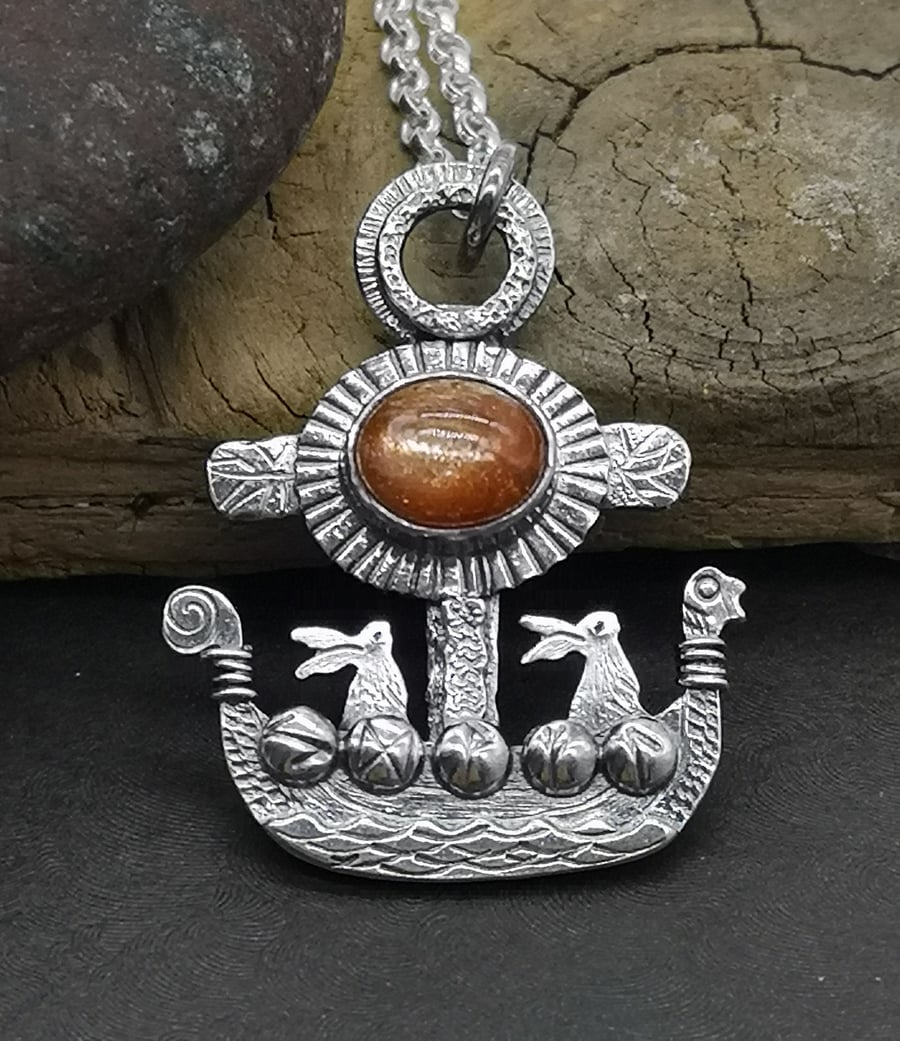 Little Hare Viking Ship with Sunstone