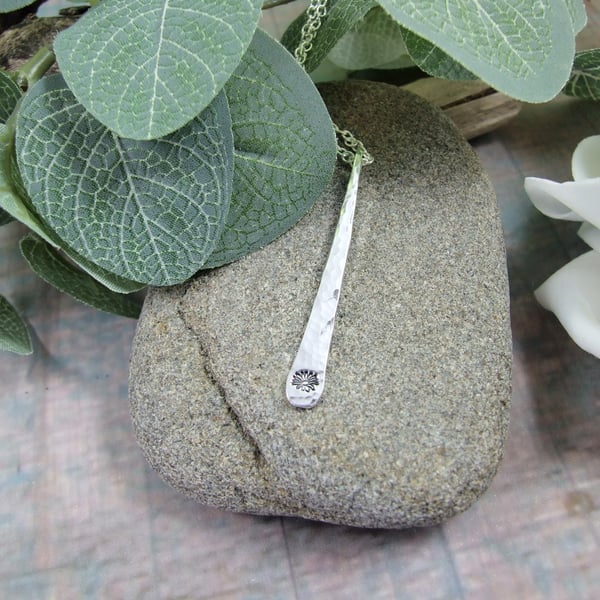 Silver Teardrop Bar Pendant with Daisy Decoration