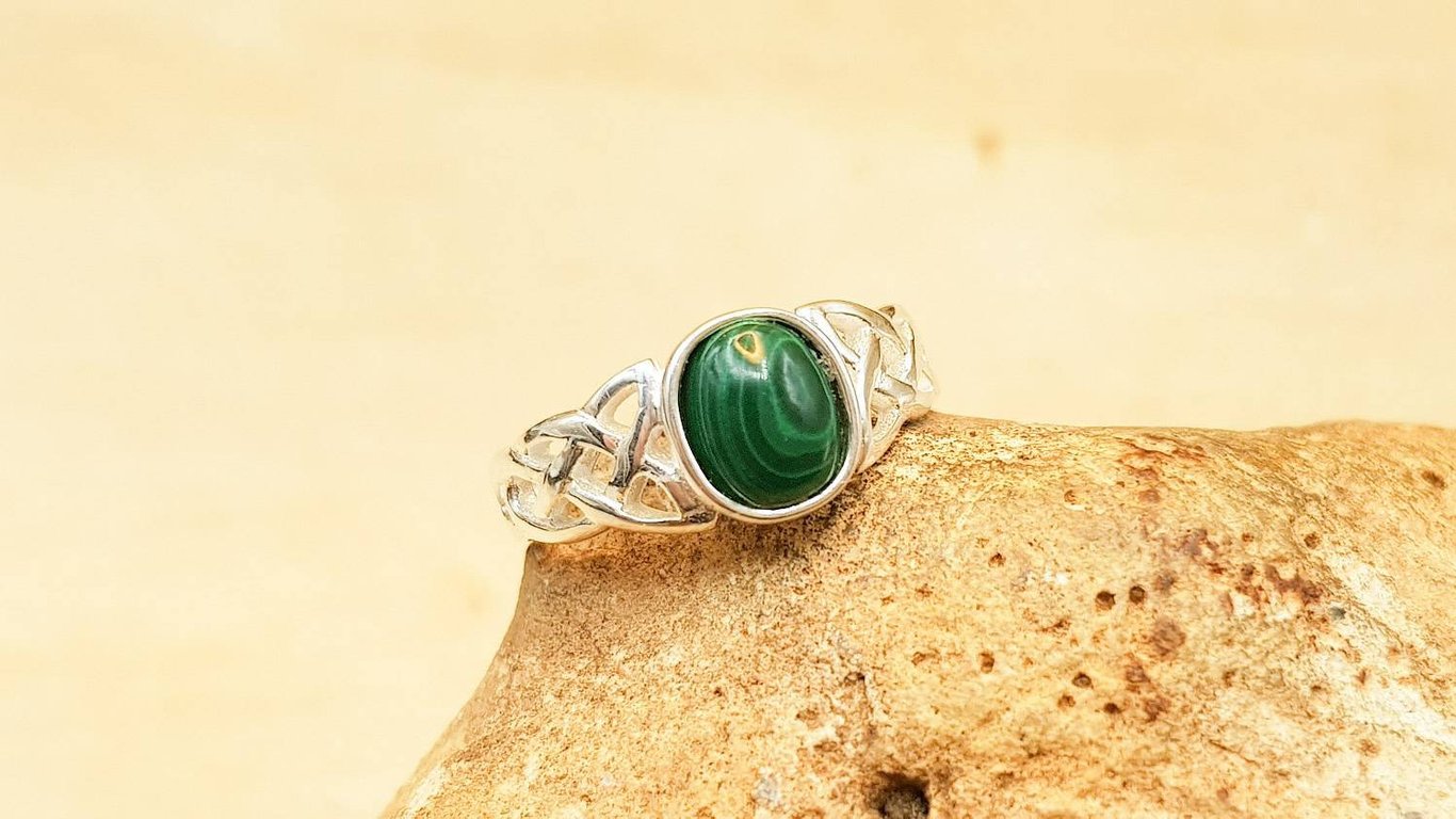 Malachite Celtic knot ring. 925 sterling silver rings for women