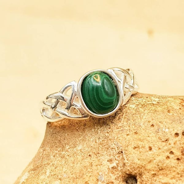 Malachite Celtic knot ring. 925 sterling silver rings for women