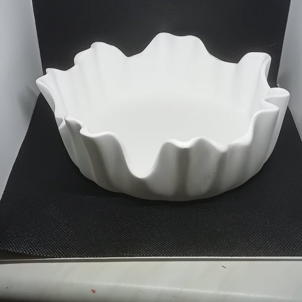 Curved edge bowl