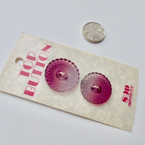 Cranberry ombre buttons, vintage buttons. - Folksy
