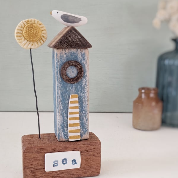 Little Wooden Sea Hut with Clay Sunshine Flower 'Sea'