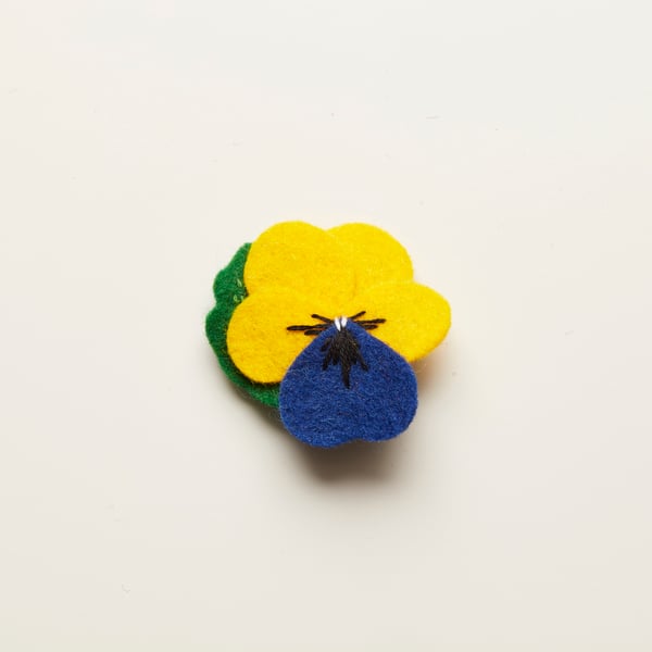 Yellow and blue pansy brooch