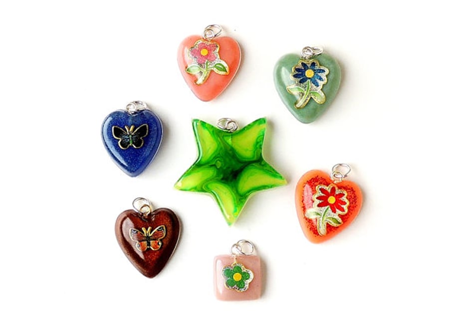 SALE: 7 x Resin Pendants (028)