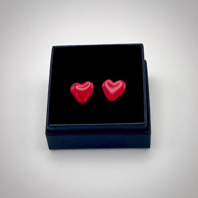 NEW! Elegant red sweetheart porcelain stud earrings