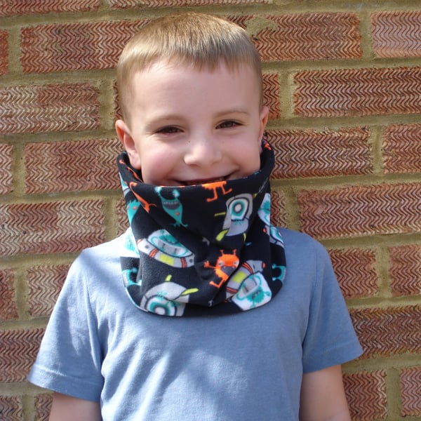 Handmade Childs Soft Brushed Cotton Cowl With Aliens And Space Ships (R501)