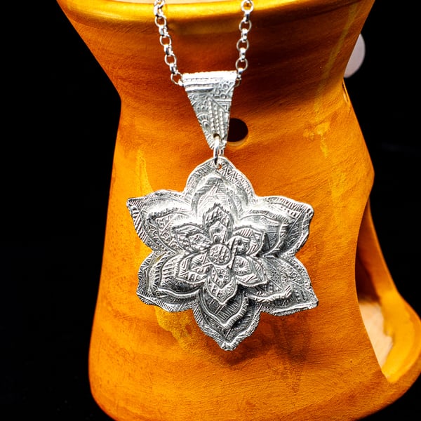 Patterned Flower Pendant (FSP132)