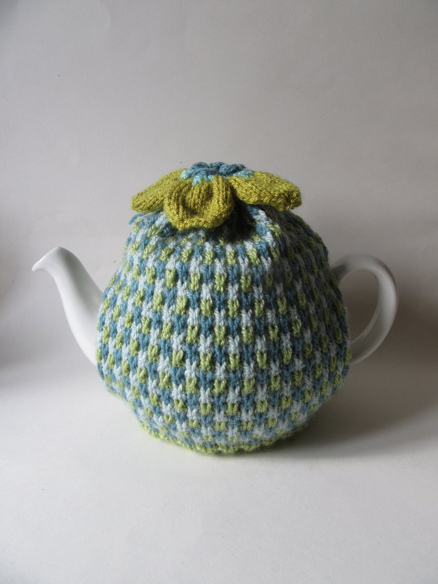Tea cosie Tea cosy - green tweed with anemone flower