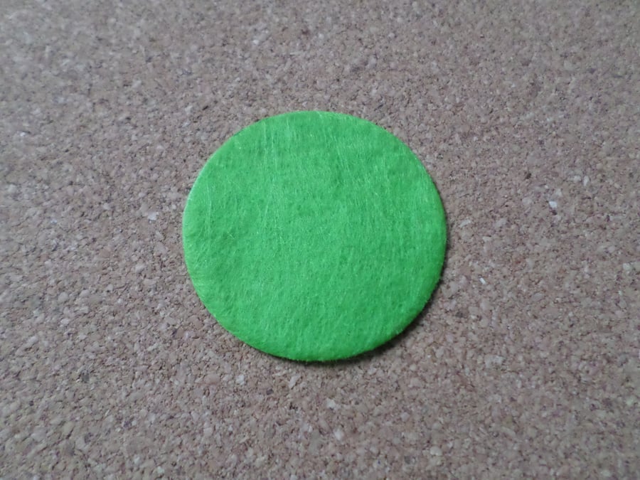 10 x Felt Circles - 40mm - Bright Green