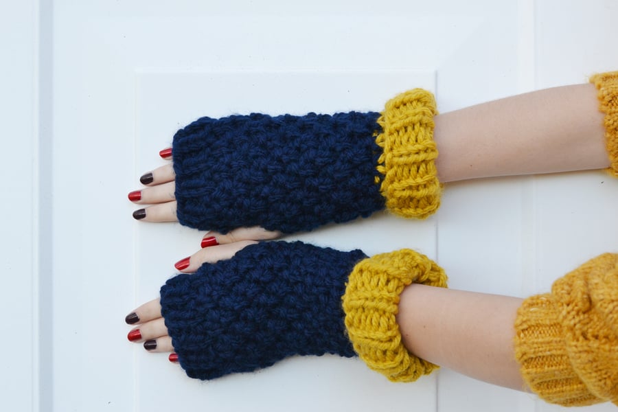  Chunky Gloves Womens Knitted Super, Mustard Navy ,Small to Medium 