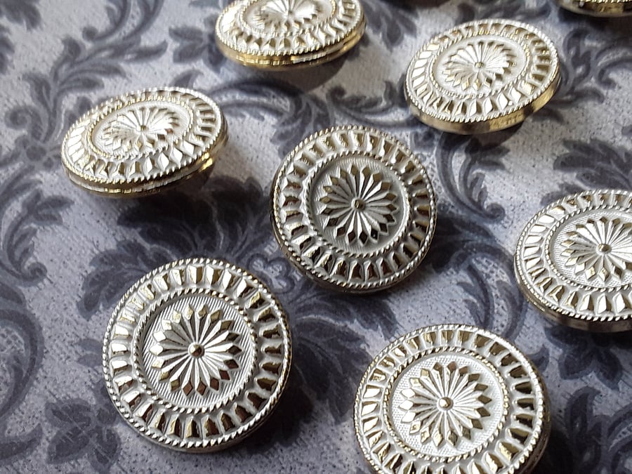 1 & 1 8" 27mm 42L Gold and White Buttons, Italian, lightweight