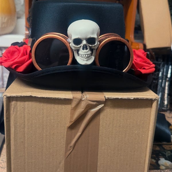 Steampunk goggle funeral top hat 