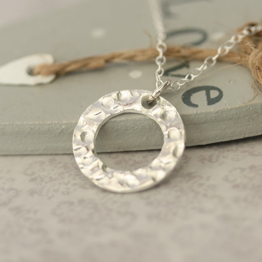 Silver circle necklace 