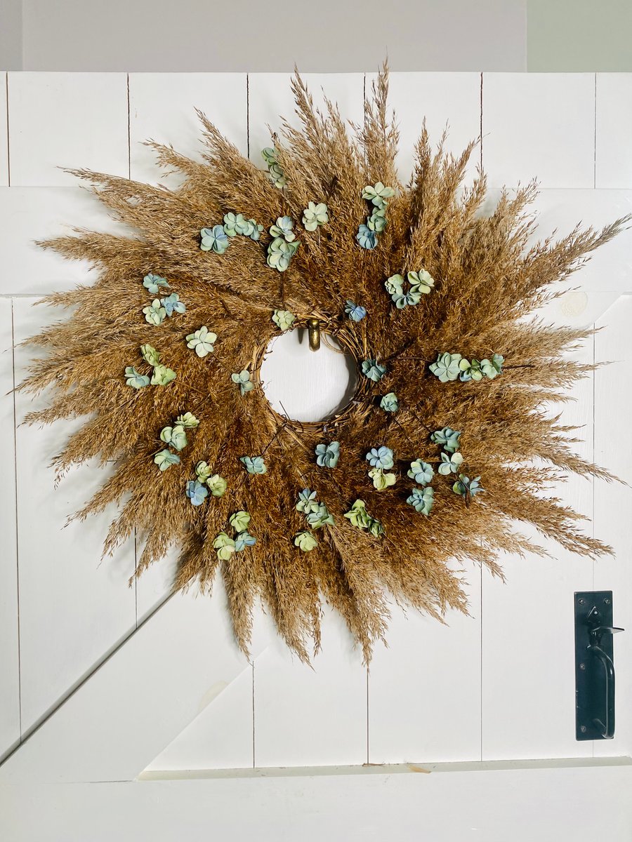 Large 55cm pampas grass type wreath with dried hydrangeas 