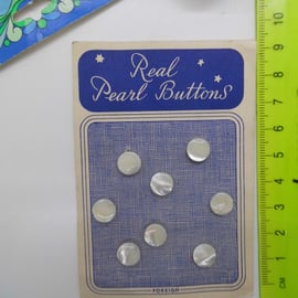 8 round vintage buttons pearl 8mm diameter 