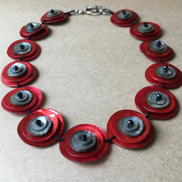 Red and Oyster colour shell button - Black Seed Beads Necklace - 925 findings