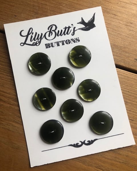 8 x Pearly Green Buttons 