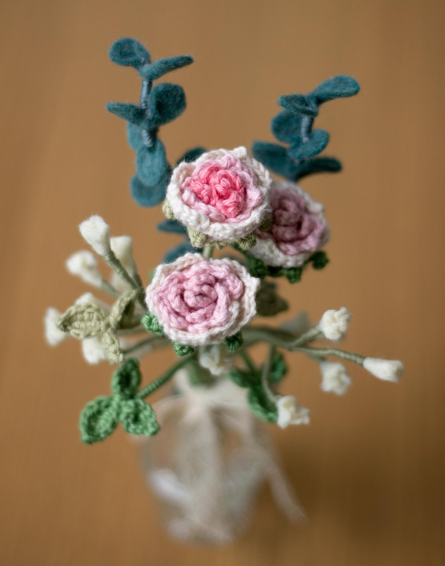 Small Crochet bouquet - Rose, eucalyptus and baby's breath