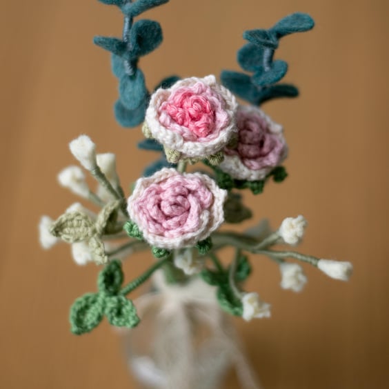 Small Crochet bouquet - Rose, eucalyptus and baby's breath
