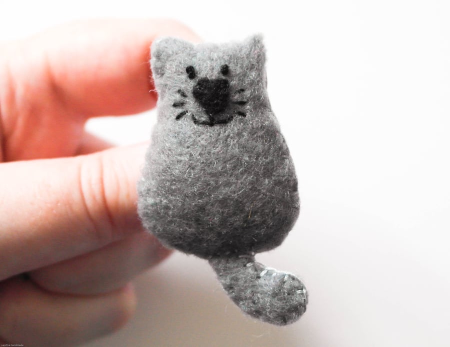 Grey cat felt brooch-Cat lover gift-Gift for a crazy cat lady-Cat secret Santa 